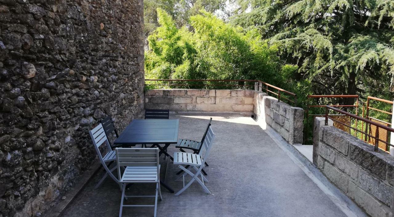 Gite Du Domaine Saint Jean De L'Arbousier 卡斯特里 外观 照片